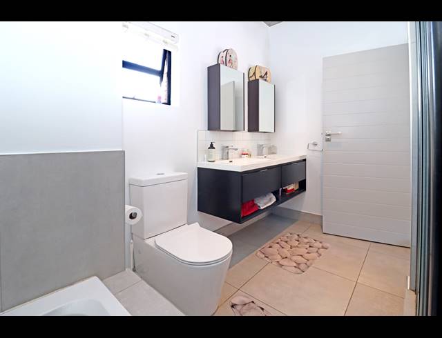 1 BEDROOM APARTMENT FOR SALE IN MELROSE NORTH